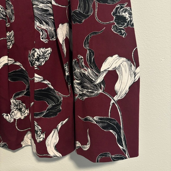 Banana Republic Floral Short A-Line Pleated Mini Skirt Size 4P - Picture 3 of 5